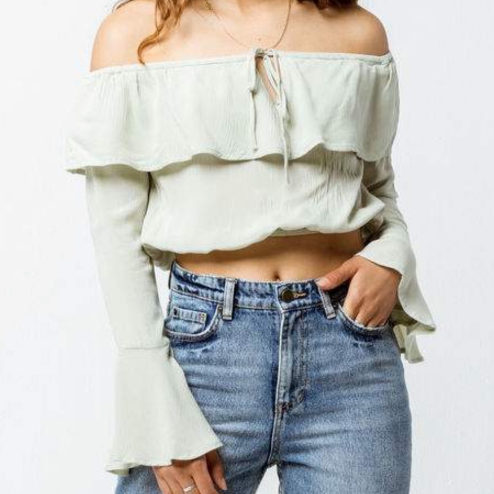 Off the shoulder long sleeve crop